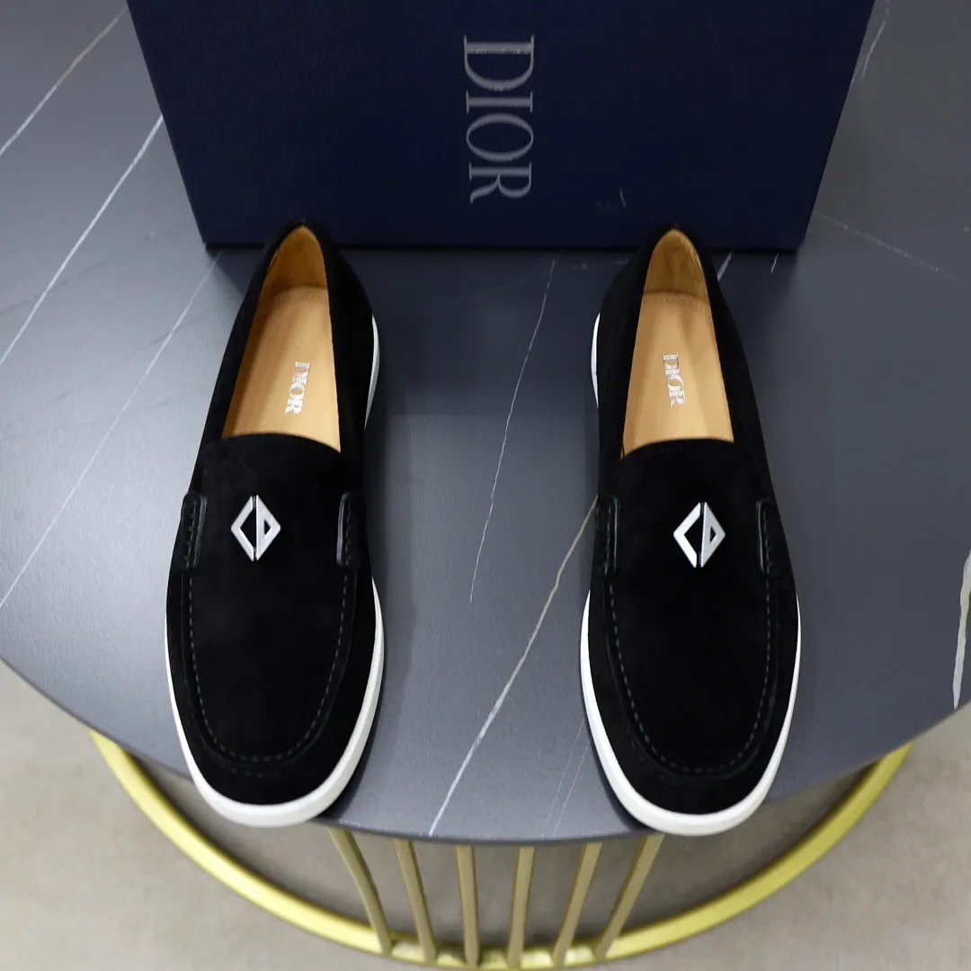 Ex-factory price: 540🙅‍♂️🙅‍♂️🙅‍♂️ Brand: Dior DIOR Standard code: Men's code 38/44 (45 can be customized) Grade: Same as the official website Material: Original cowhide stitching, cowhide lining, original TPU wear-resistant soft outsole Style categories: Leisure and sports version, footwear for driving, young fashion, European and American trends, British style Color: actual picture color